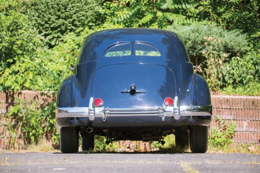  Cord 812 Westchester Sedan 1937 года  (фото 1 из 7)